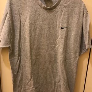 Nike t shirt size medium